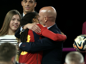 FIFA rozhodla, Rubiales bude 3 roky bez fotbalu. Bude se bránit?