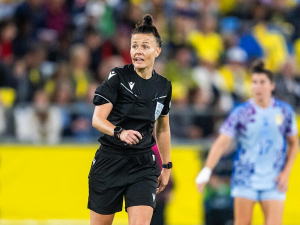 Premier League bude poprvé rozhodcovat žena. Rebecca Welch bude asistentkou při zápase Manchesteru United