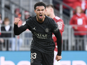PSG Hráč sezóny 2023-24: Warren Zaire-Emery překonává Mbappého