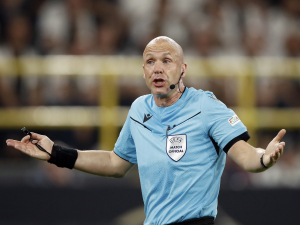 Anthony Taylor byl přeřazen do Championship