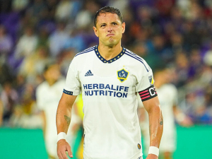 Chicharito končí v Los Angeles Galaxy. Po těžkém zranění mu skončila smlouva