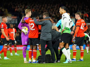 Favorité ztroskotali. Liverpool remizoval a Aston Villa prohrála