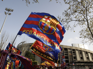 Zoufalý diamantový plán na záchranu financí. Barcelona prodává diamanty vyrobené z trávníku na Camp Nou 