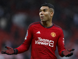 Casemiro a Lisandro Martínez budou Manchesteru scházet až do Vánoc