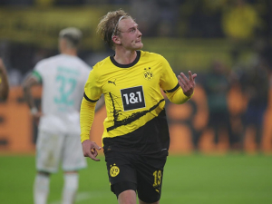 Arsenal s Newcastlem sledují výkony Juliana Brandta v Dortmundu
