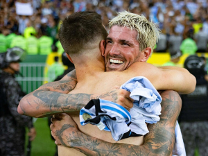 Brazílie poprvé v historii prohrála domácí zápas kvalifikace. Výsledek zápasu s Argentinou ale zastínil masakr na tribuně