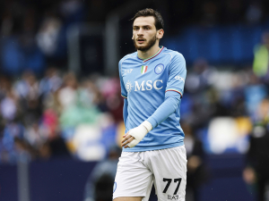 Přestupové spekulace: Klenot Serie A do Premier League? Dravý Newcastle a Postecoglovy defenzivní patálie 