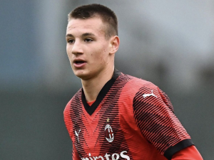Generační talent italského fotbalu Camarda byl povolán do prvního týmu AC Milán. Je mu teprve 15 let