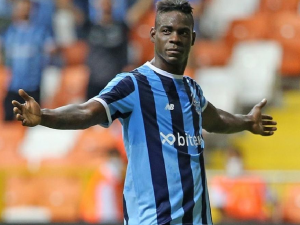 Mario Balotelli v Itálii havaroval. Odmítl dechovou zkoušku a policie mu sebrala řidičák