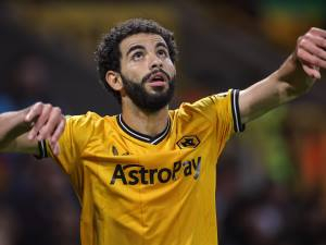 Chelsea chce posílit post levého obránce. Na seznamu má Rayana Ait-Nouriho z Wolves