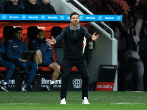 Xabi Alonso v Bayeru Leverkusen zavedl geniální taktiku, která jim pomohla vyšplhat se na vrchol Bundesligy