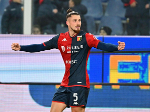 Nový stoper pro Manchester United? Může jím být talentovaný Rumun z Janova