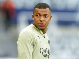 Přestupové spekulace: Nový zájemce o Mbappého? Kometa sezony do Arsenalu a defenzivní recept AC Milán
