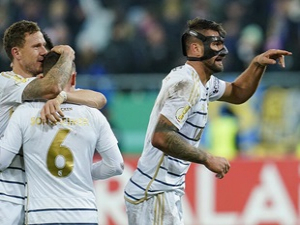 Třetiligový Saarbrücken dál kosí favority v německém poháru