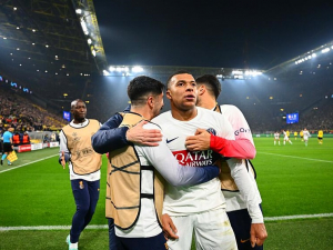 Newcastle na dálku zachránil PSG. Do Evropské ligy míří AC Milán