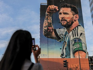 Messiho dresy z Kataru se vydražily za rekordní částku