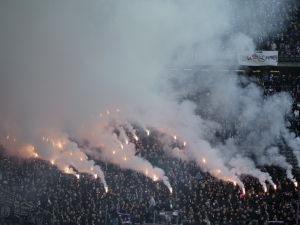 Němečtí fotbaloví fanoušci protestují. Důvod? Investiční dohoda Bundesligy 