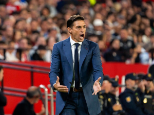 Sevilla po 2 měsících opět mění trenéra. Diego Alonso odchází bez ligové výhry