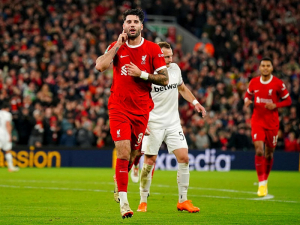 Liverpool je posledním semifinalistou Carabao Cupu. West Ham rozstřílel 5:1