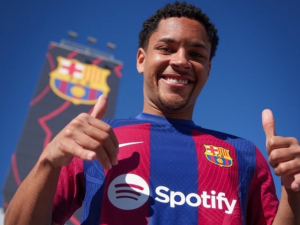 Barcelona oficiálně představila Vitora Roqueho jako novou posilu