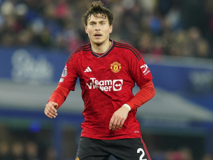 Victor Lindelöf bude v Manchesteru United pokračovat do roku 2025