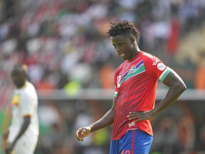 AFCON 2024: Sparťan Gomez dostal školení od bandy Sadia Maného