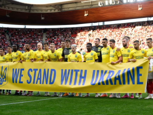 Ke zrušení zápasu s ruským klubem vyzval Slovan Bratislava i ukrajinský tým Karpaty Ľvov. Novým soupeřem Slavie jsou Zlaté Moravce