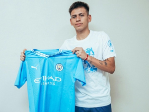 Manchester City podepsal Echeverriho. Zůstane v Argentině, následně může do Girony