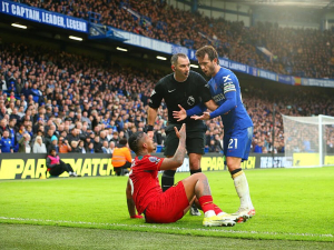 Chelsea v rozkladu: Minely obránců a naštvaný Caicedo