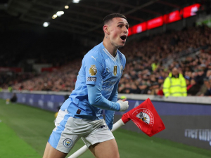Phil Foden zastínil návrat Erlinga Haalanda. Hattrickem sestřelil Brentford