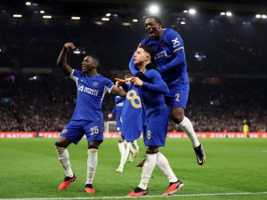 Chelsea díky nejlepšímu výkonu v sezóně postupuje do osmifinále FA Cupu. V opakovaném zápase vyzrála na Aston Villu