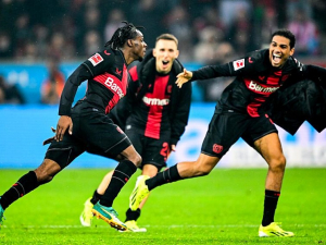 Je hotovo? Leverkusen i bez Schicka zdemoloval tragický Bayern