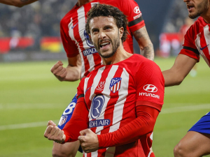 Barcelona chce v létě zadarmo Atléticu ukrást stopera Hermosa