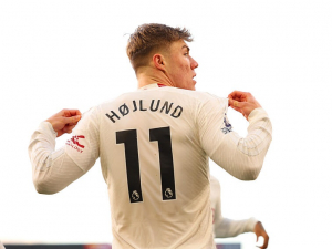 Lutonu skvělý výkon na Manchester United nestačil. Dvěma góly rozhodl probuzený střelec Hojlund