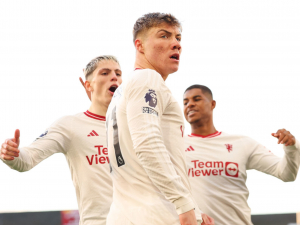Gary Neville: Rasmus Hojlund vypadá jako začínající Erling Haaland