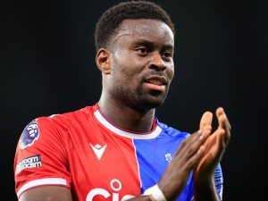 Liverpool, Manchester United a Chelsea si brousí zuby na oporu Crystal Palace Marca Guehiho