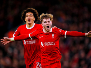 Absence Liverpool nezastaví. Výhru 4:1 nad Lutonem řídil jubilant Elliott