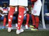 Proč si fotbalisté dělají díry do štulpen?