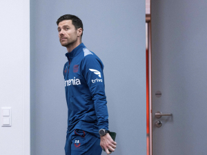 Zůstane Xabi Alonso v Leverkusenu a počká na konec smlouvy Carla Ancelottiho?