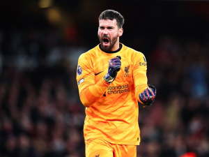 Alisson bude Liverpoolu chybět delší dobu. Zářit musí Kelleher