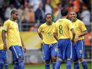 Přehled hráčů pro Mistrovství světa nad 35 let: Ronaldinho, Kaká, Thierry Henry, Frank Lampard, David Villa a kdo dál?