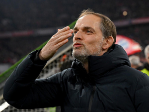 Thomas Tuchel si po motivační řeči v kabině zlomil prst na noze