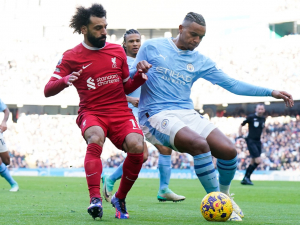 Premier League: Zápas o titul mezi Liverpoolem a Citizens, Chelsea hostí Newcastle