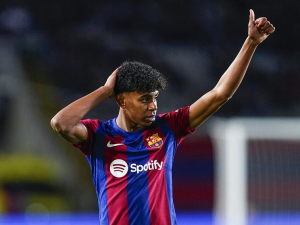 PSG chystá 200 milionů eur za 16letého Yamala z Barcelony