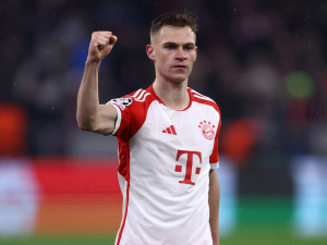 Arsenal, Liverpool a Citizens se poperou o Kimmicha. Bayern je připraven jej prodat
