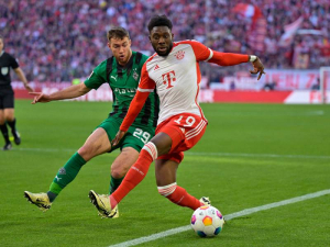 „Davies se musí rozhodnout,“ říká sportovní ředitel Bayernu Mnichov