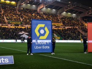 Kolik vydělávají rozhodčí v Ligue 1? Mají měsíční fixní výplaty + bonusy za určité zápasy