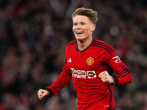 Manchester United chystá novou smlouvu pro McTominaye