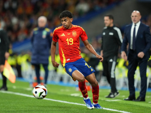 Yamalovi tleskalo Santiago Bernabeu ve stoje. Premiérový střet s brazilským klenotem Endrickem ale nevyhrál