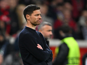 Xabi Alonso zřejmě zůstane v Leverkusenu. Jak to vyřeší Bayern s Liverpoolem?